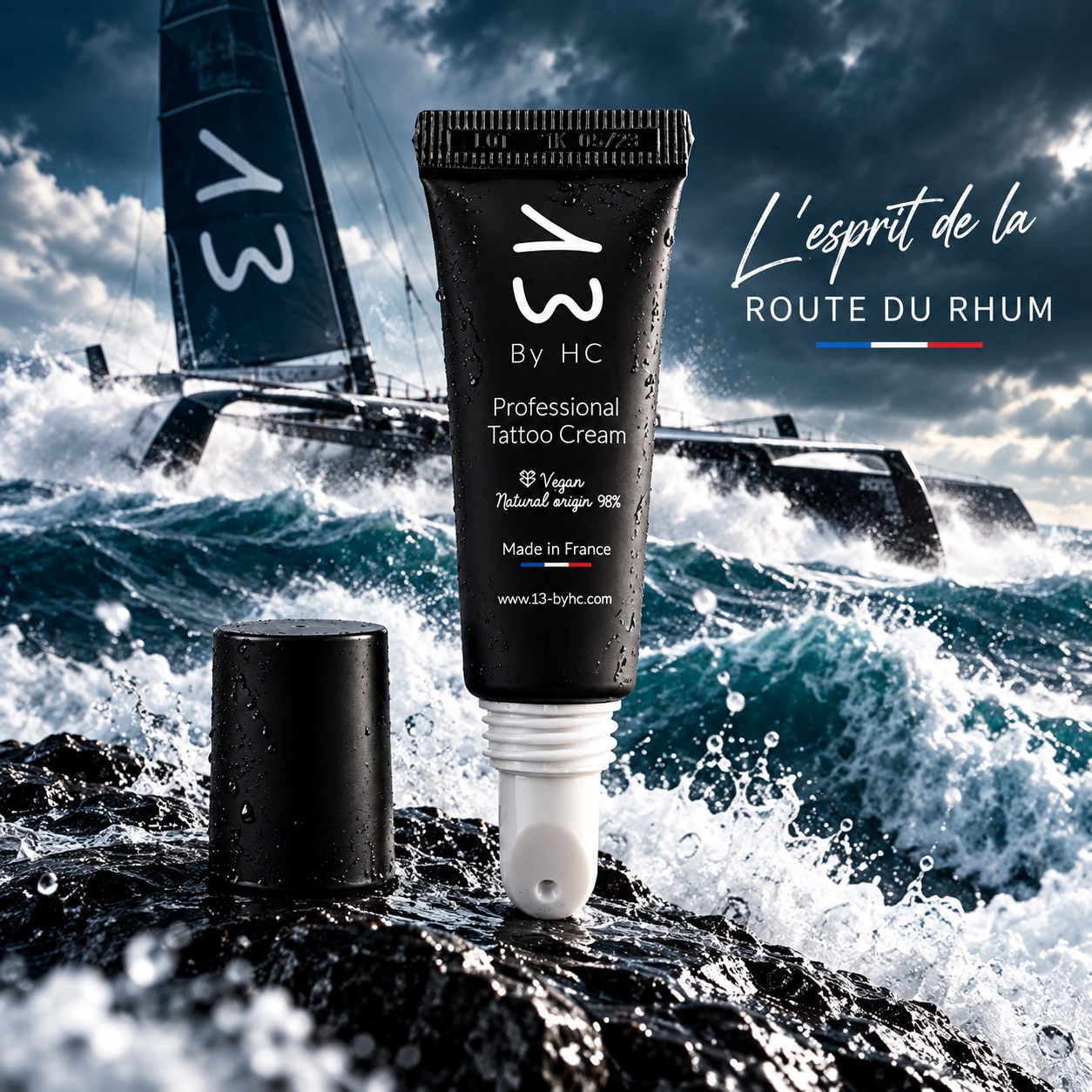 L'esprit de la Route du Rhum : le tube 10 ml face à la mer formée, voile 13 By HC